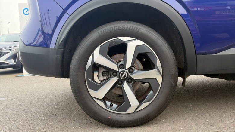 Nissan Qashqai 1.3 DiG-T MH N-Connecta 5dr Petrol Hatchback